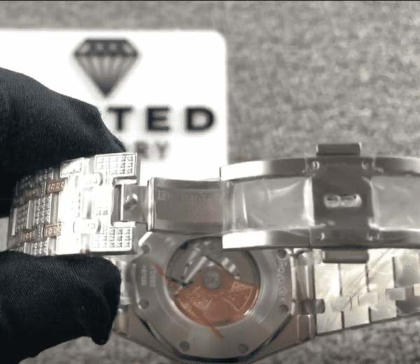 Audemars Piguet Royal Oak Selfwinding 15400SR.OO.1220SR.01 Iced Out Replica - United Luxury