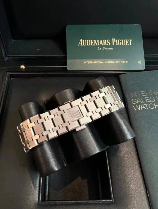 Audemars Piguet Royal Oak Moon Phase Model Salmon 41mm Color - United Luxury