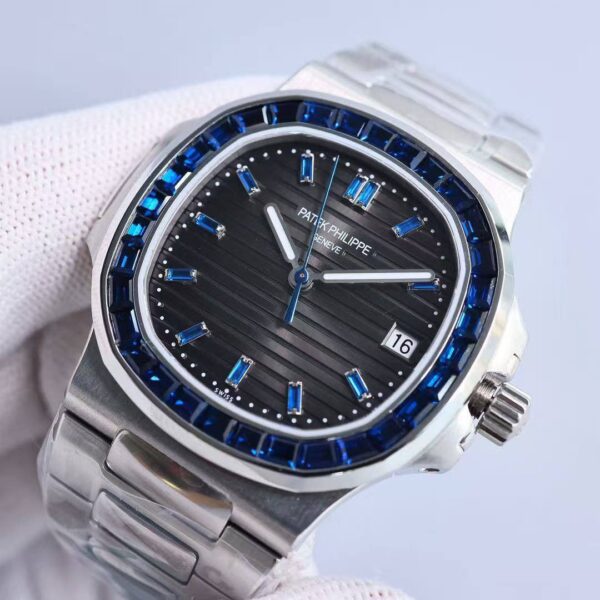Patek Philippe Nautilus 5711/111P-001 - United Luxury