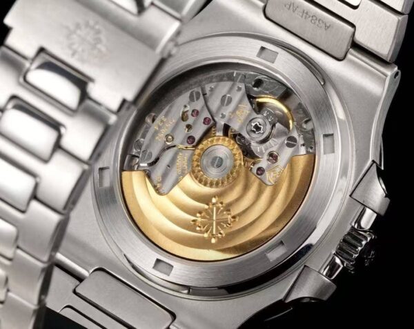Patek Philippe Nautilus 5711/111P-001 - United Luxury