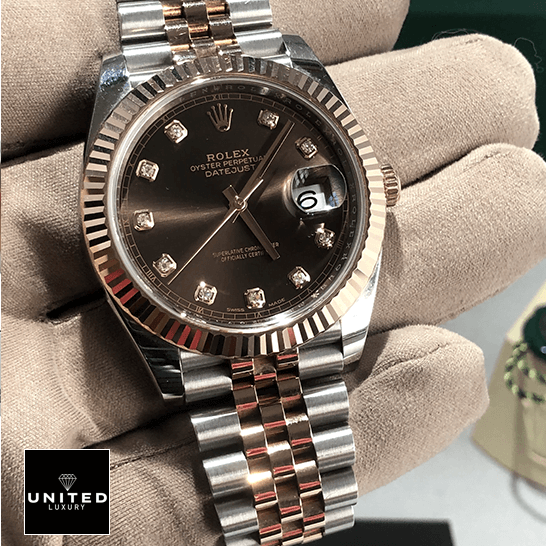 Rolex Datejust 126331 Rose Gold Chocolate Diamond D?al Replica on the hand